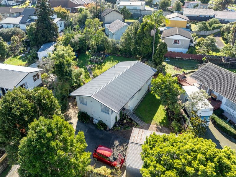 13 Helleur Road, Massey, Waitakere City