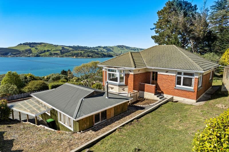 42 District Road, Roseneath, Dunedin City