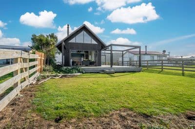 497 Waikawa-curio Bay Road, Curio Bay, Southland, Southland | Tall Poppy 