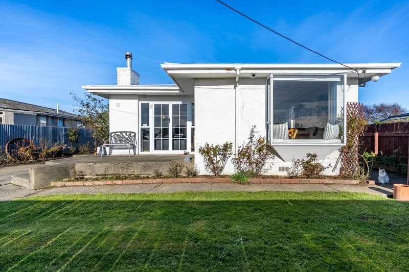 137 Bay Road, Grasmere, Invercargill, Southland | Tall Poppy 