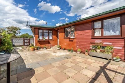 43 Severn Street, Clifton, Invercargill City, Southland | Tall Poppy 