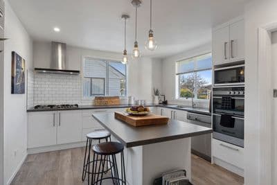 21 Avro Crescent, Hornby, Christchurch City, Canterbury | Tall Poppy 