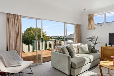 41 Queens Road, Glen Avon, New Plymouth, Taranaki | Tall Poppy 