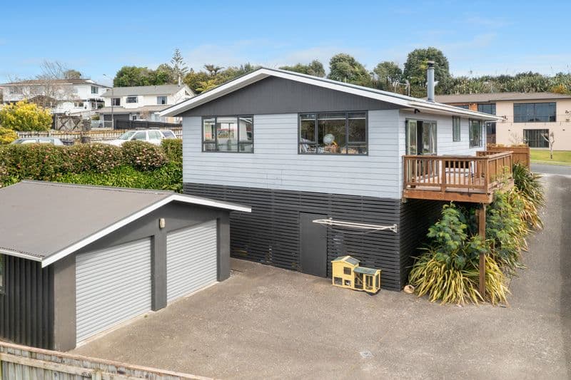 16 La Salle Drive, Westown, New Plymouth