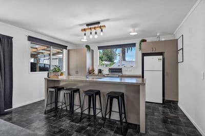 8 Shaldon Crescent, Blagdon, New Plymouth, Taranaki | Tall Poppy 