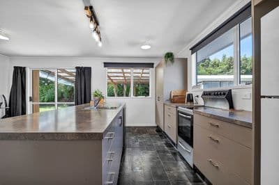 8 Shaldon Crescent, Blagdon, New Plymouth, Taranaki | Tall Poppy 