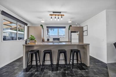 8 Shaldon Crescent, Blagdon, New Plymouth, Taranaki | Tall Poppy 