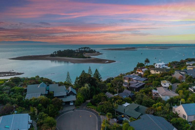 8 The Cliffs, Britannia Heights, Nelson