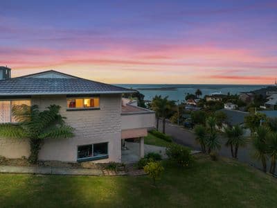 8 The Cliffs, Britannia Heights, Nelson, Nelson | Tall Poppy 