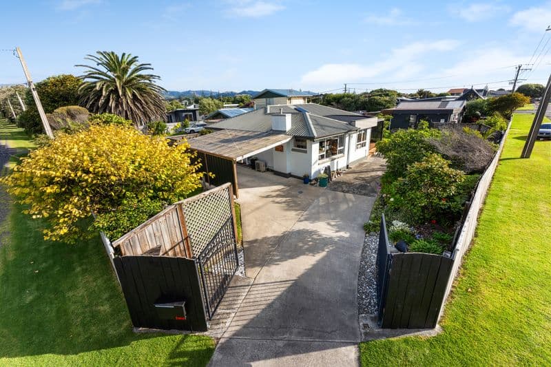 2 Hohiria Street, Waikanae Beach, Kapiti Coast