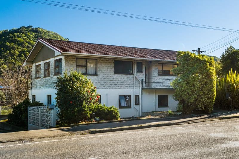 Unit 1  2 and 3/91 Waikawa Road, Picton, Picton