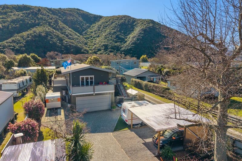 14 Beach Road, Waikawa, Picton