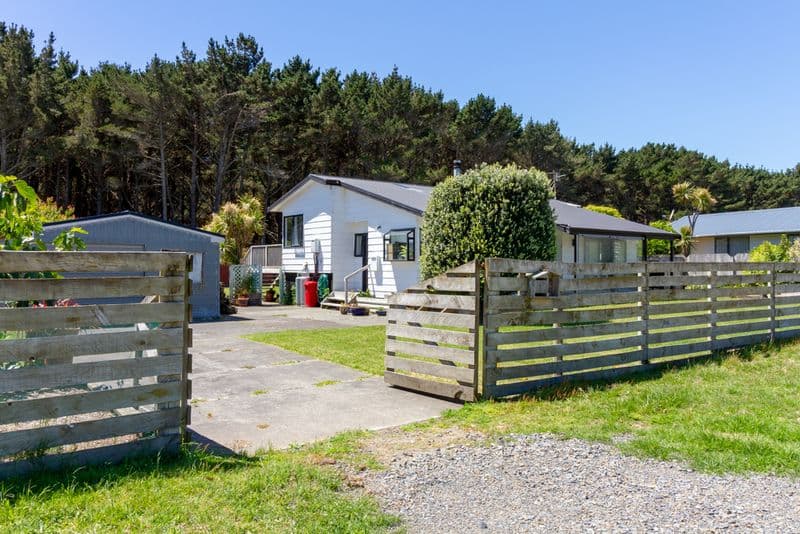 9 Cousins Avenue East, Foxton Beach, Horowhenua, Manawatu | Tall Poppy 