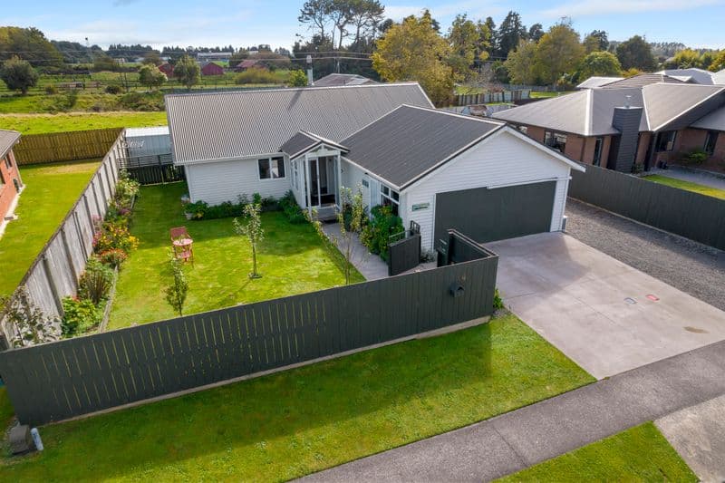 4 Montague Grove, Stratford, Stratford