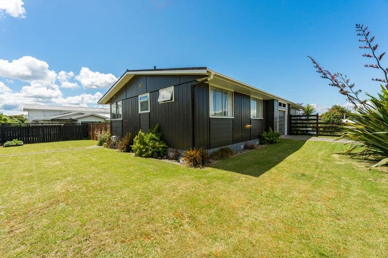 11 Besley Place, Acacia Bay, Taupo