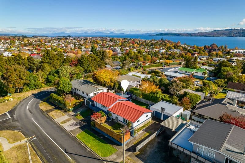 4 Arrowsmith Avenue, Waipahihi, Taupo