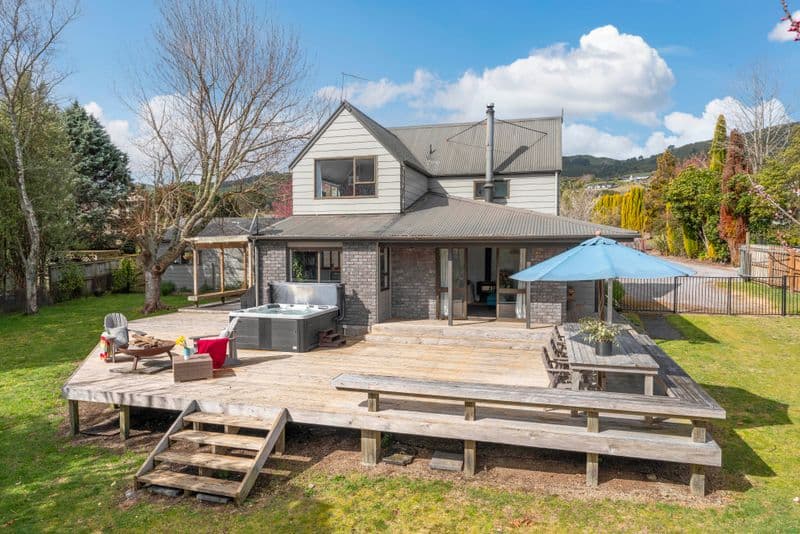 10 Angela Place, Kinloch, Taupo
