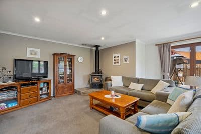 24 Hewson Crescent, Lake Hawea, Wanaka, Otago | Tall Poppy 
