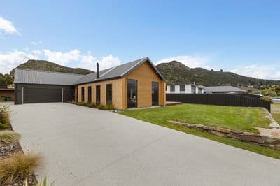 3 Pepperwood Green, Albert Town, Wanaka, Otago | Tall Poppy 