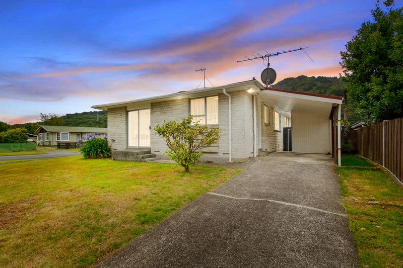 102 Pasadena Crescent, Totara Park, Upper Hutt City, Wellington | Tall Poppy 