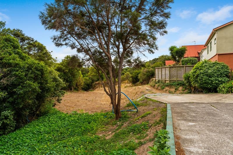 Kapiti, Tall Poppy Listings