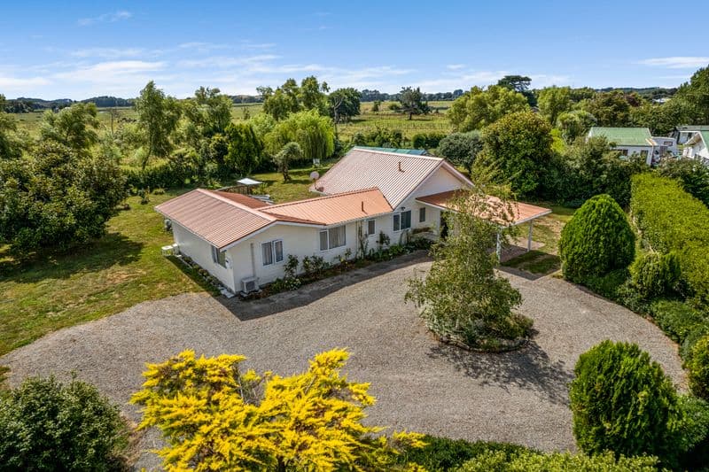 318 Kuku Beach Road, Manakau, Horowhenua, Manawatu Tall Poppy