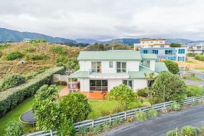 166 Field Way, Waikanae Beach, Kapiti Coast, Wellington | Tall Poppy 