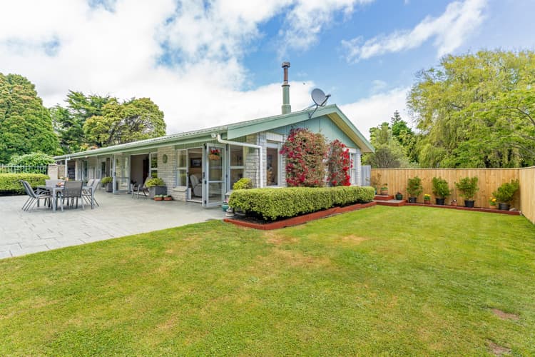 35 Aorangi Road, Paraparaumu, Kapiti Coast, Wellington Tall Poppy
