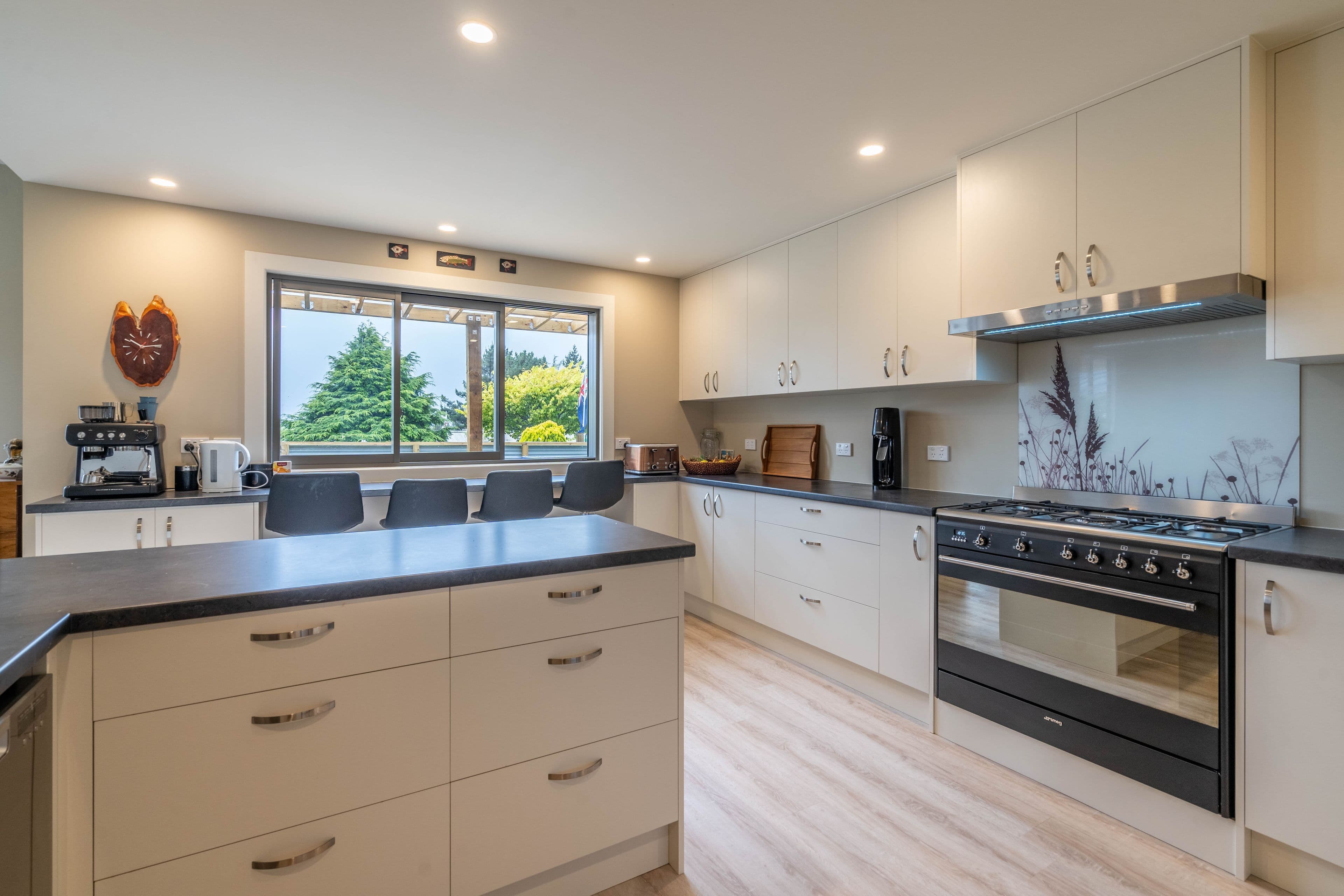 11 Bath Road, Riverton, Southland, Southland | Tall Poppy