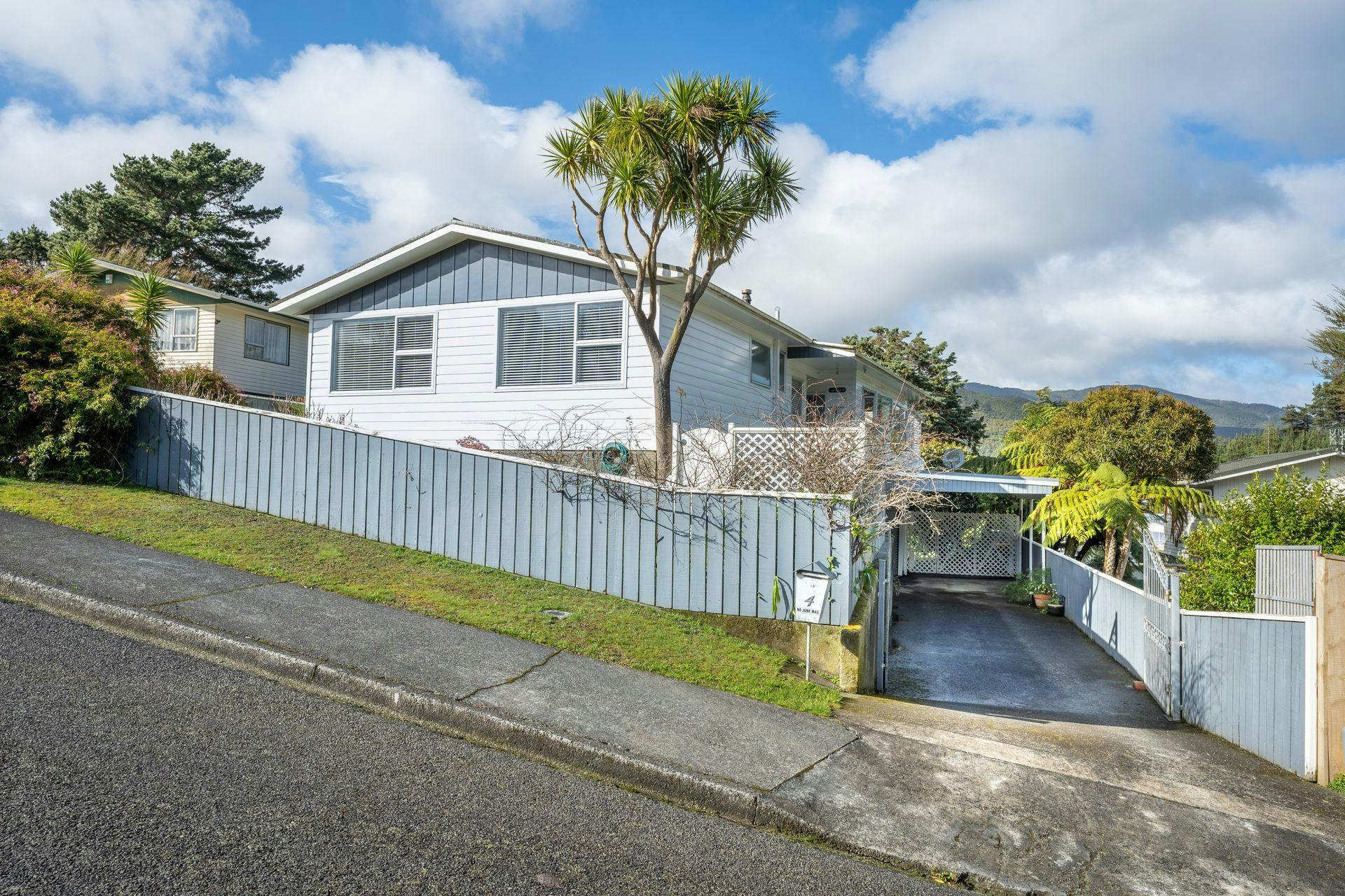 4 Lincoln Grove, Wainuiomata, Lower Hutt City, Wellington | Tall Poppy 