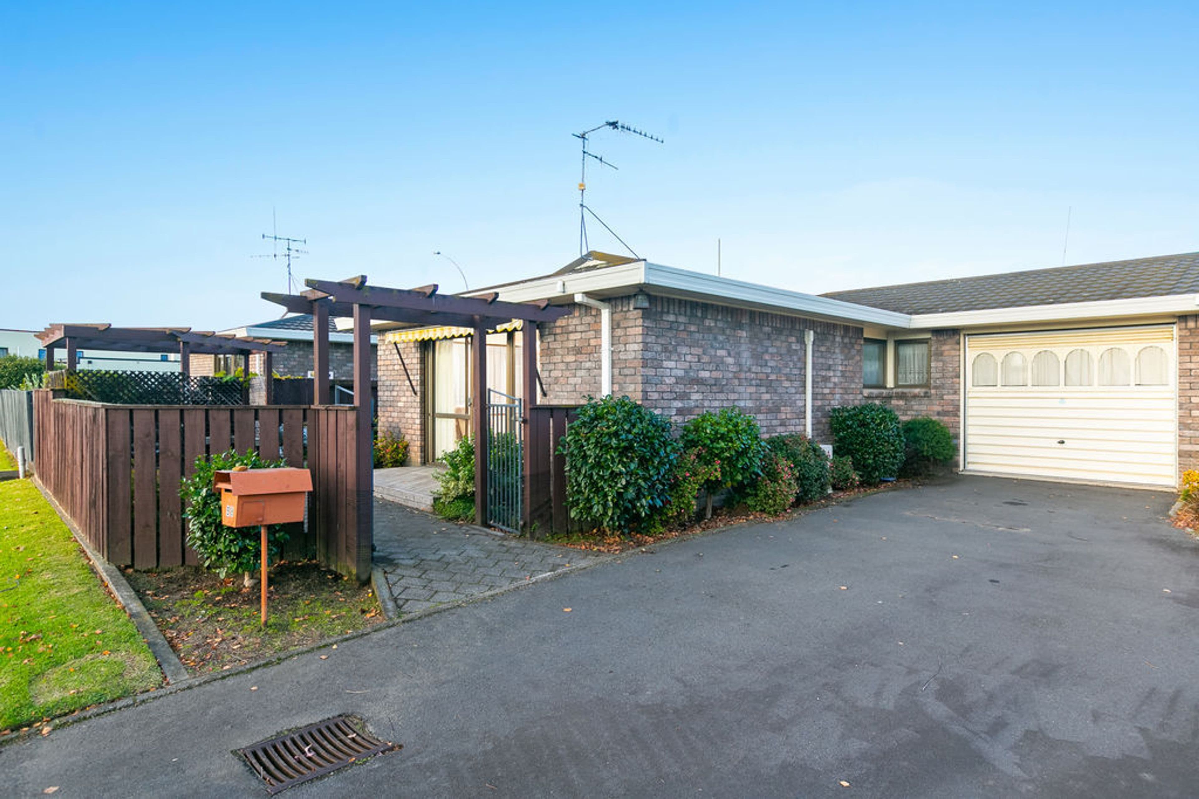 98 Edgecumbe Road, Tauranga, Tauranga, Bay of Plenty | Tall Poppy