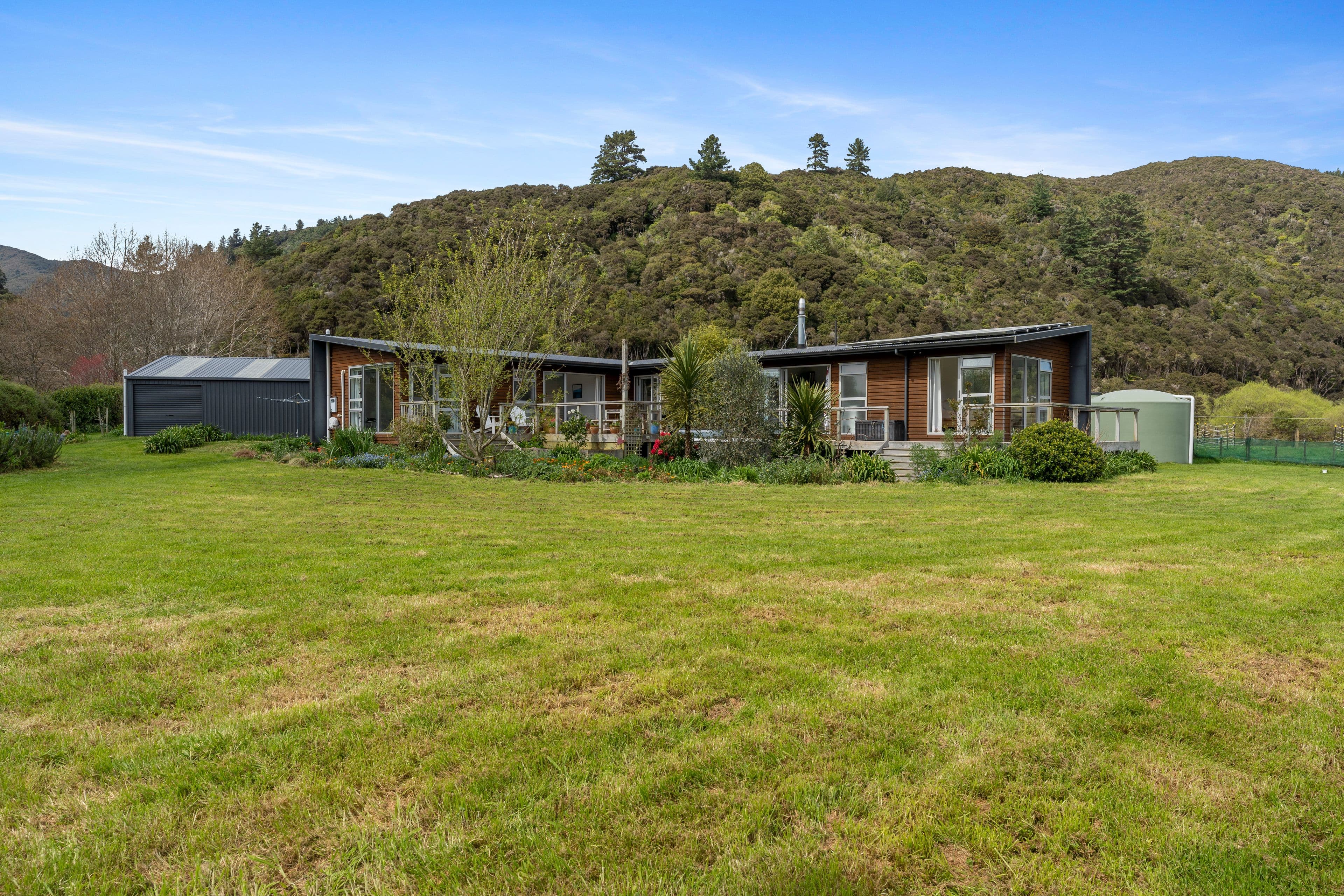 438 Whitemans Valley Road, Whitemans Valley, Upper Hutt City, Wellington | Tall Poppy